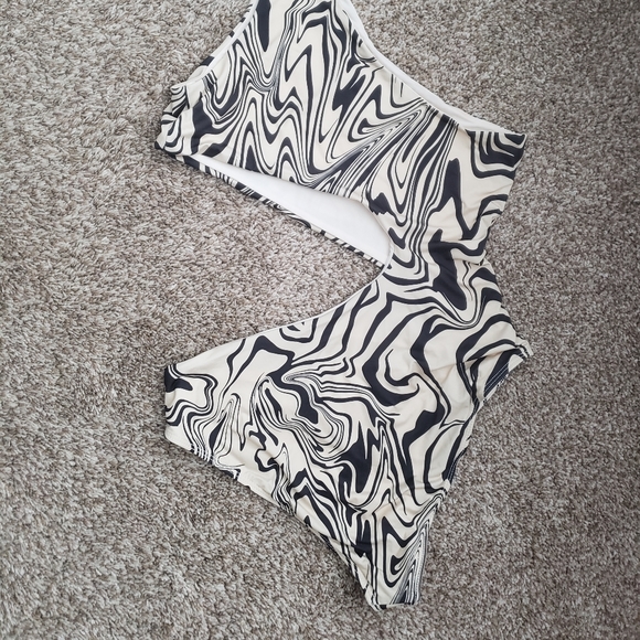 Beach Riot One Piece Swimsuit - Picture 7 of 10